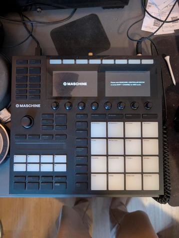 Native Instruments Maschine MK3 - weinig gebruikt beschikbaar voor biedingen