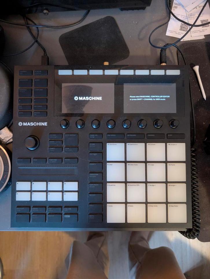 Native Instruments Maschine MK3 - weinig gebruikt, Muziek en Instrumenten, Midi-apparatuur, Zo goed als nieuw, Ophalen of Verzenden