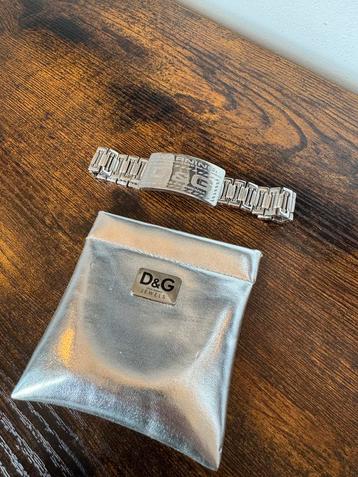 Dolce & Gabbana (D&G) zilverkleurige metalen armband beschikbaar voor biedingen