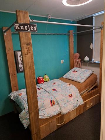 Robuust Hemelbed 90x200 + lades + elektrische lattenbodem  beschikbaar voor biedingen
