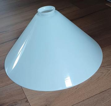 Grote lampenkap 40 cm melkglas beschikbaar voor biedingen