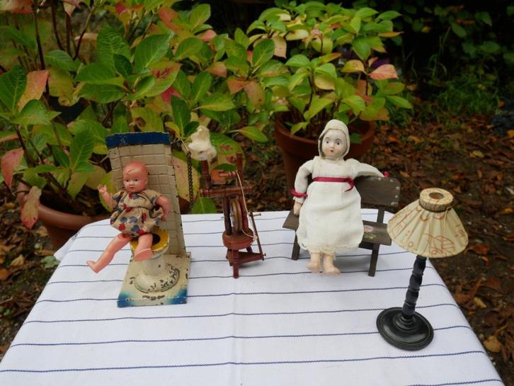 allerlei oude spullen voor groter poppenhuis blikken wc, Antiek en Kunst, Antiek | Speelgoed, Ophalen of Verzenden