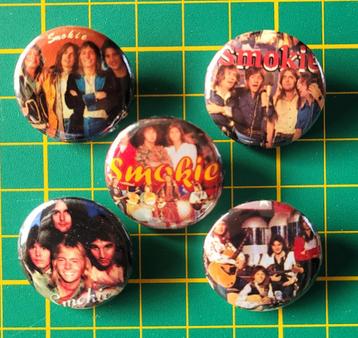 Smokie buttons (2) beschikbaar voor biedingen