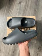 Yeezy Slide Granit Size 42.5 US9, Slippers, Zwart, Nieuw, Ophalen of Verzenden