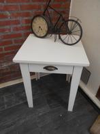 leuk houten bijzettafeltje met handige lade 50x50 H. 60 cm, Huis en Inrichting, Tafels | Bijzettafels, Minder dan 55 cm, Modern strak kleur wit.