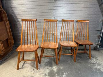 4 spijlenstoelen met hoge rugleuning, jaren ’50/’60 beschikbaar voor biedingen