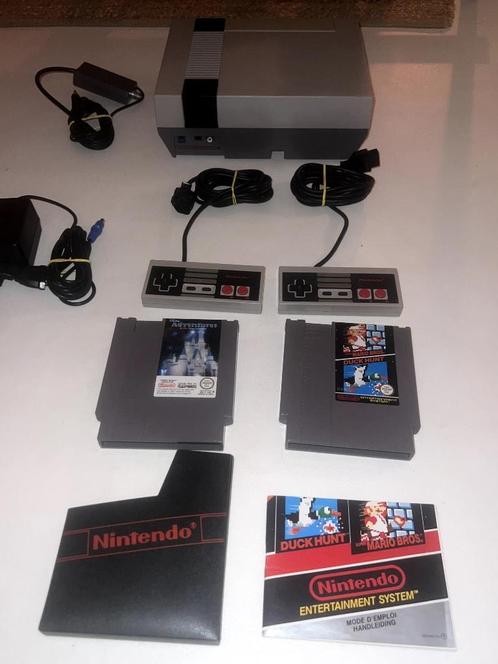 Nintendo NES 1985, Model NES-001 met 2 controllers, Spelcomputers en Games, Spelcomputers | Nintendo NES, Gebruikt, Met 2 controllers