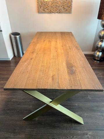 Eiken Eettafel 240cm met Gouden X Poten beschikbaar voor biedingen