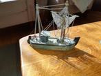 1 mooi klein VISSERSBOOTje en windmolen, Hobby en Vrije tijd, Modelbouw | Boten en Schepen, Ophalen of Verzenden, Zo goed als nieuw
