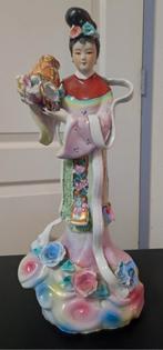 Chinees porselein vrouw in traditionele kleding, Ophalen