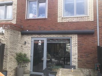 Pui met openslaande deur beschikbaar voor biedingen