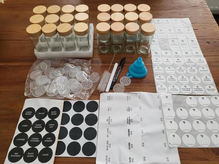 Nieuw/zgan 24 kruidenpotjes met toebehoren, Huis en Inrichting, Keuken | Keukenbenodigdheden, Zo goed als nieuw, Ophalen of Verzenden