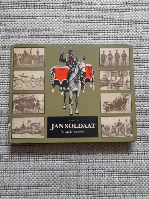 L. Verhoeff - Jan Soldaat in oude prenten, Boeken, Oorlog en Militair, Gelezen, Algemeen, Niet van toepassing, Ophalen