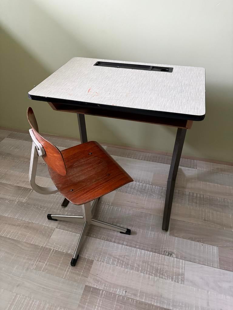 Vintage Kinderbureau met Stoel, Ophalen, Gebruikt