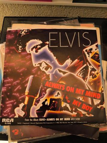 Elvis Presley paarse persing,2 x zelfde label US persing1985 beschikbaar voor biedingen