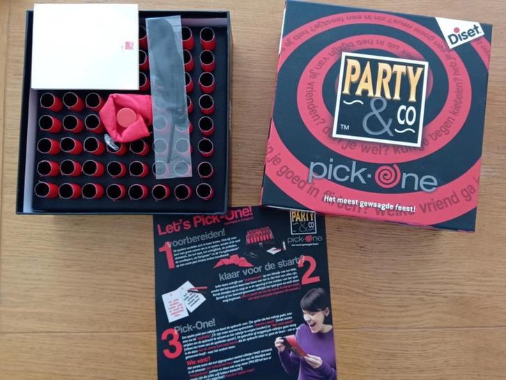 Spel Party & Co Pick one, Hobby en Vrije tijd, Gezelschapsspellen | Kaartspellen, Zo goed als nieuw, Een of twee spelers, Drie of vier spelers