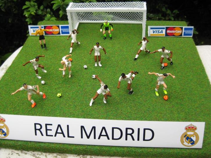 REAL MADRID, Hobby en Vrije tijd, Modelbouw | Figuren en Diorama's, Nieuw, 1:35 tot 1:50, Verzenden