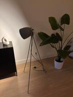 Moderne stalamp driepoot aluminium, Ophalen, 100 tot 150 cm, Zo goed als nieuw, Metaal