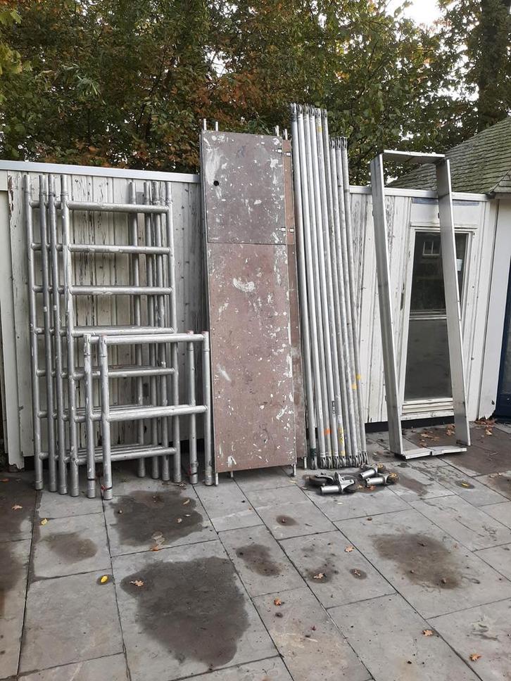 Nette aluminium rolsteiger, Doe-het-zelf en Verbouw, Steigers, Gebruikt, Rolsteiger of Kamersteiger, 5 meter of hoger, Ophalen of Verzenden