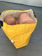 Grote hoeveelheid synthetische wol - zalmkleur, Ophalen of Verzenden, Nieuw, Breien of Haken, Wol of Garen