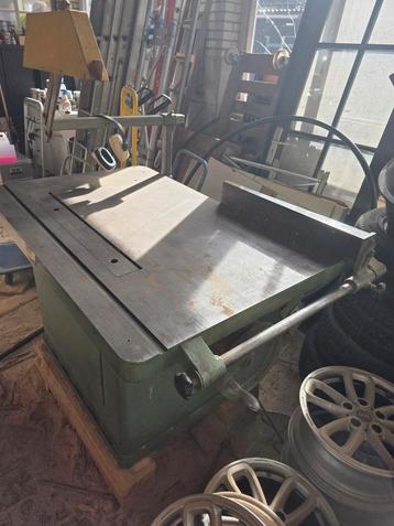 zaagtafel / cirkelzaag beschikbaar voor biedingen