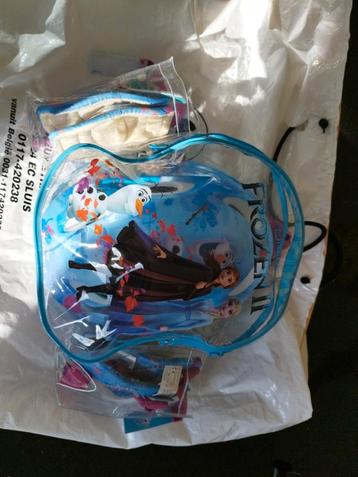 Frozen set met helm knie en scheenbeschermers.  beschikbaar voor biedingen