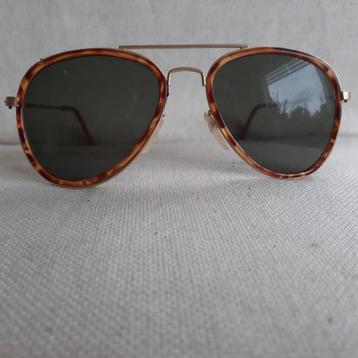 Piloten Zonnebril goud met bruin montuur beschikbaar voor biedingen