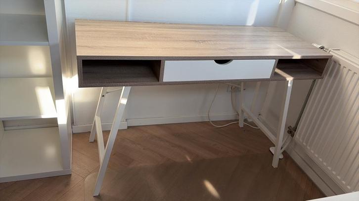 Bureau JYSK ABBETVED 48120 Licht eiken / Wit, Huis en Inrichting, Bureaus, Zo goed als nieuw, Ophalen