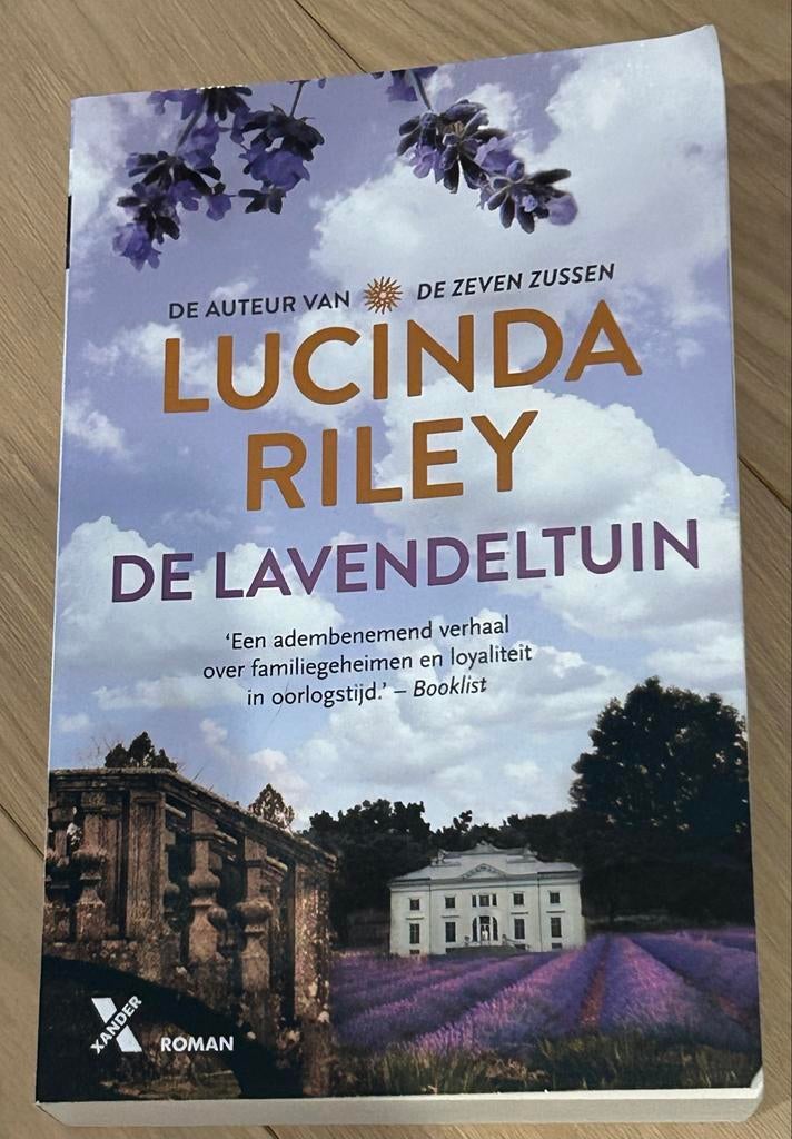 De Lavendeltuin - Lucinda Riley, Ophalen of Verzenden, Zo goed als nieuw, Nederland