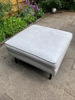 Hocker lichtgrijs (merk onbekend), Huis en Inrichting, Banken | Voetenbanken en Poefen, Ophalen, Gebruikt, Leer, 50 tot 75 cm