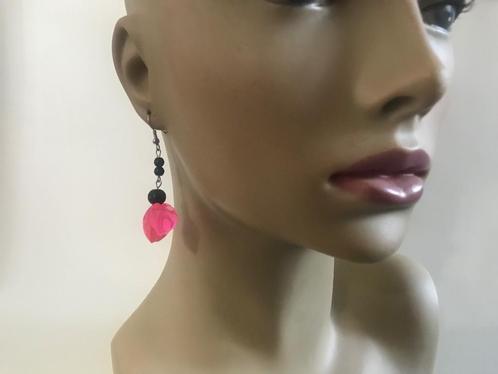 Zamak oorbellen (98) roze, Sieraden, Tassen en Uiterlijk, Oorbellen, Nieuw, Hangers, Overige materialen, Roze, Ophalen of Verzenden
