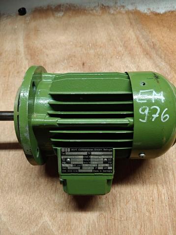 Electro motor 220 V met lange as.  beschikbaar voor biedingen