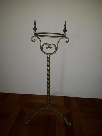 ANTIEKE BRONZEN STANDAARD hoog 80 cm prijs 20 EURO  beschikbaar voor biedingen