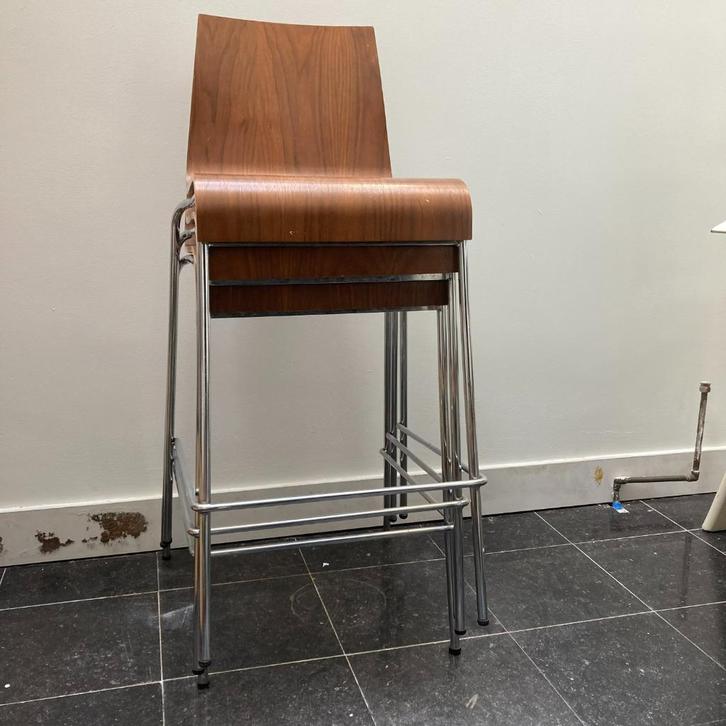 3 barkrukken met houten zitting, Huis en Inrichting, Barkrukken, Gebruikt, 60 tot 90 cm, Hout, Metaal, 3 krukken, Met voetsteun