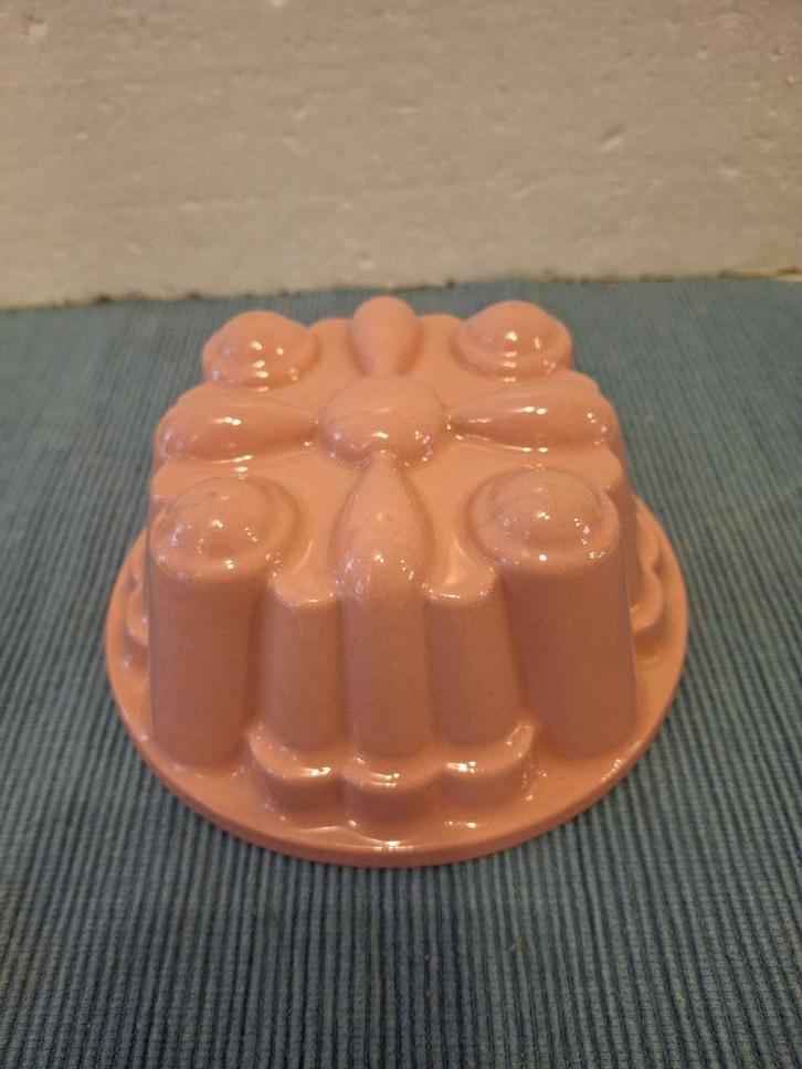 Petrus Regout - mooie kleine roze puddingvorm, Antiek en Kunst, Antiek | Servies los, Ophalen of Verzenden