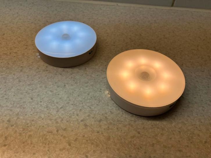 Twee lampen met bewegingssensor, Huis en Inrichting, Lampen | Losse lampen, Zo goed als nieuw, Led-lamp, Minder dan 30 watt, E27 (groot)