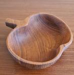 te koop: kleine houten snackschaal appelvorm, retro vintage, Ophalen of Verzenden, Gebruikt, Schaal of Schalen