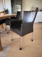 4 lederen bruine eetkamerstoelen op wieltjes, Huis en Inrichting, Stoelen, Ophalen, Bruin, Leer, Zo goed als nieuw