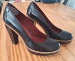 Tommy Hilfiger leren pumps burgundy kleur maat 39 art 49592, Pumps, ., Ophalen of Verzenden, Zo goed als nieuw