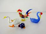 Glas vier mini beeldjes haan, zwaan vogel veelkleurig 3670-g, Antiek en Kunst, Kunst | Designobjecten, Ophalen of Verzenden