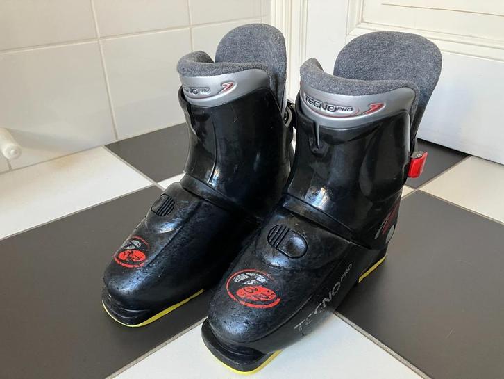 Mooie skischoenen Tecno pro maat 33 - Lees en zie de foto’s, Sport en Fitness, Skiën en Langlaufen, Zo goed als nieuw, Schoenen