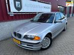 BMW 3-serie 318i // Seadan //, Auto's, Oldtimers, Origineel Nederlands, Te koop, Zilver of Grijs, 5 stoelen