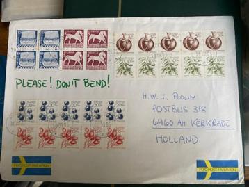 enveloppe uit Zweden met diverse zegels uit postzegelboekjes beschikbaar voor biedingen