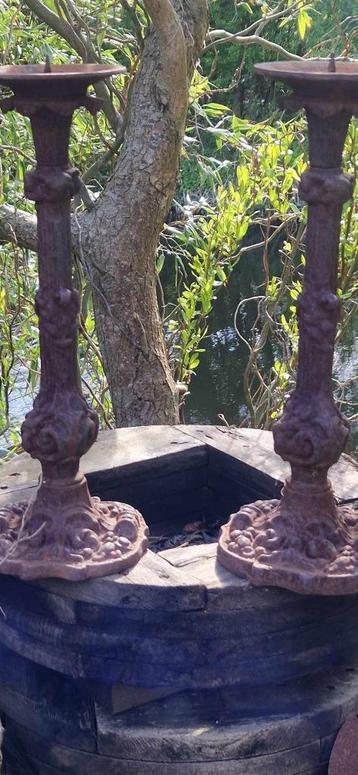 robuuste gietijzeren kandelaars, 2e helft 20e eeuw(brocante) beschikbaar voor biedingen