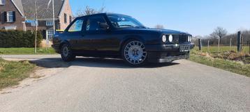 Bmw e30 325i  circuitauto raceauto of gewoon voor op straat beschikbaar voor biedingen