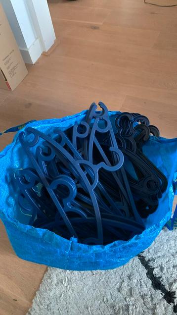 Kledinghangers  beschikbaar voor biedingen