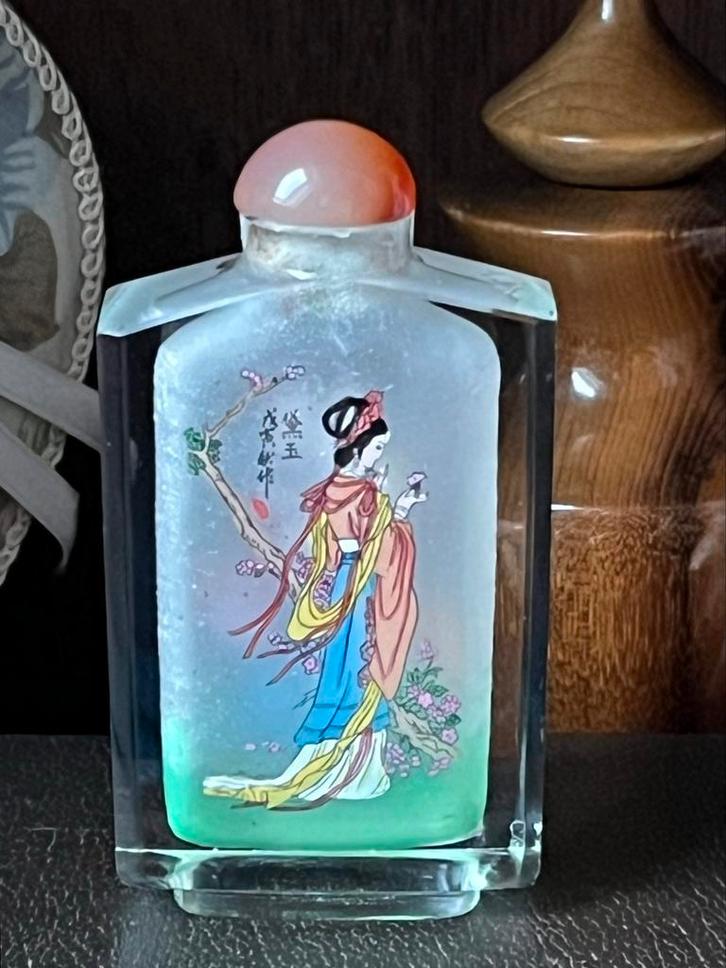 Chinees Snuifflesje met afbeeldingen, Antiek en Kunst, Curiosa en Brocante, Ophalen of Verzenden