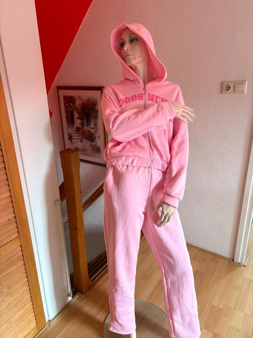 Nieuwe jogginbroek met hoodie huispak maat M, Kleding | Dames, Huispakken, Nieuw, Roze, Ophalen of Verzenden
