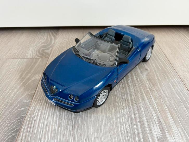 1:18 Maisto Alfa Romeo Spider v6 Blauw Zonder doos, Hobby en Vrije tijd, Modelauto's | 1:18, Gebruikt, Auto, Maisto, Ophalen of Verzenden