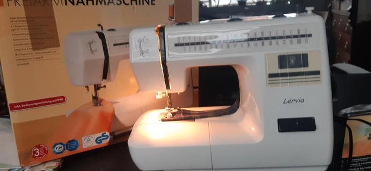 Nieuwe degelijke Duitse  naaimachine helemaal compeet, Hobby en Vrije tijd, Naaimachines en Toebehoren, Nieuw, Naaimachine, Overige merken